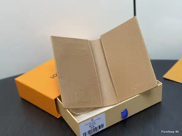 Firstbag ru Vuitton PASSPORT Louis COVER-10*14*2.5CM 0626